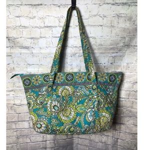 Green printed Vera Bradley weekend tote.